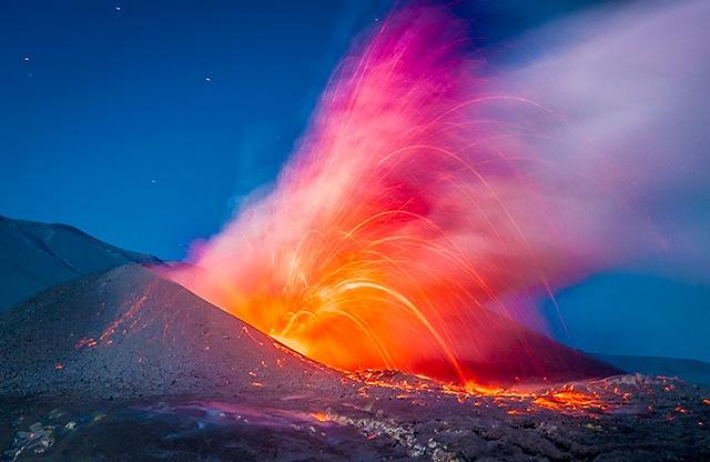 最新火山爆發(fā)壯觀景象與影響探究